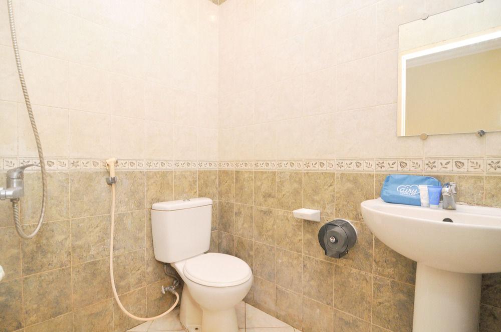 Hotel Maricaya Makassar Buitenkant foto