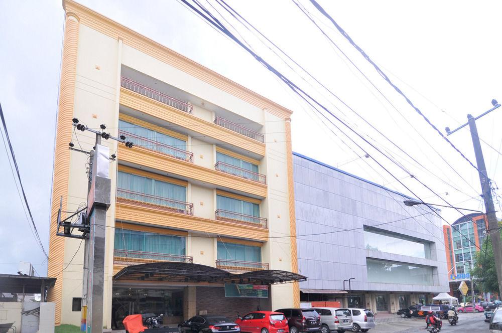Hotel Maricaya Makassar Buitenkant foto