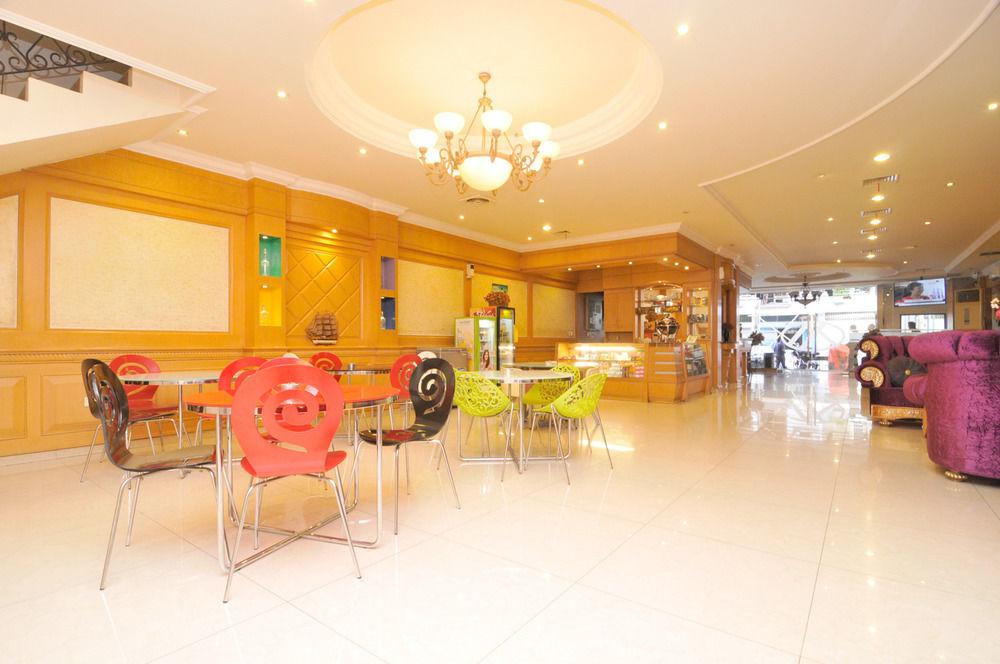 Hotel Maricaya Makassar Buitenkant foto