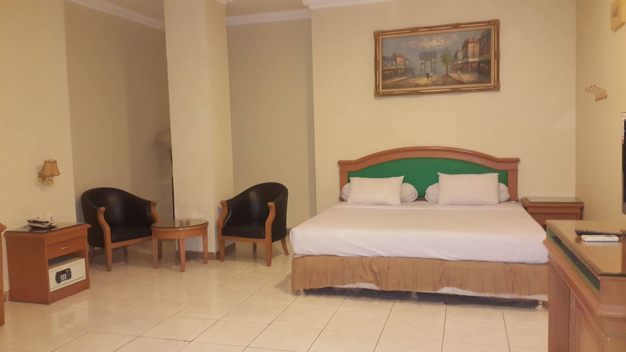 Hotel Maricaya Makassar Buitenkant foto
