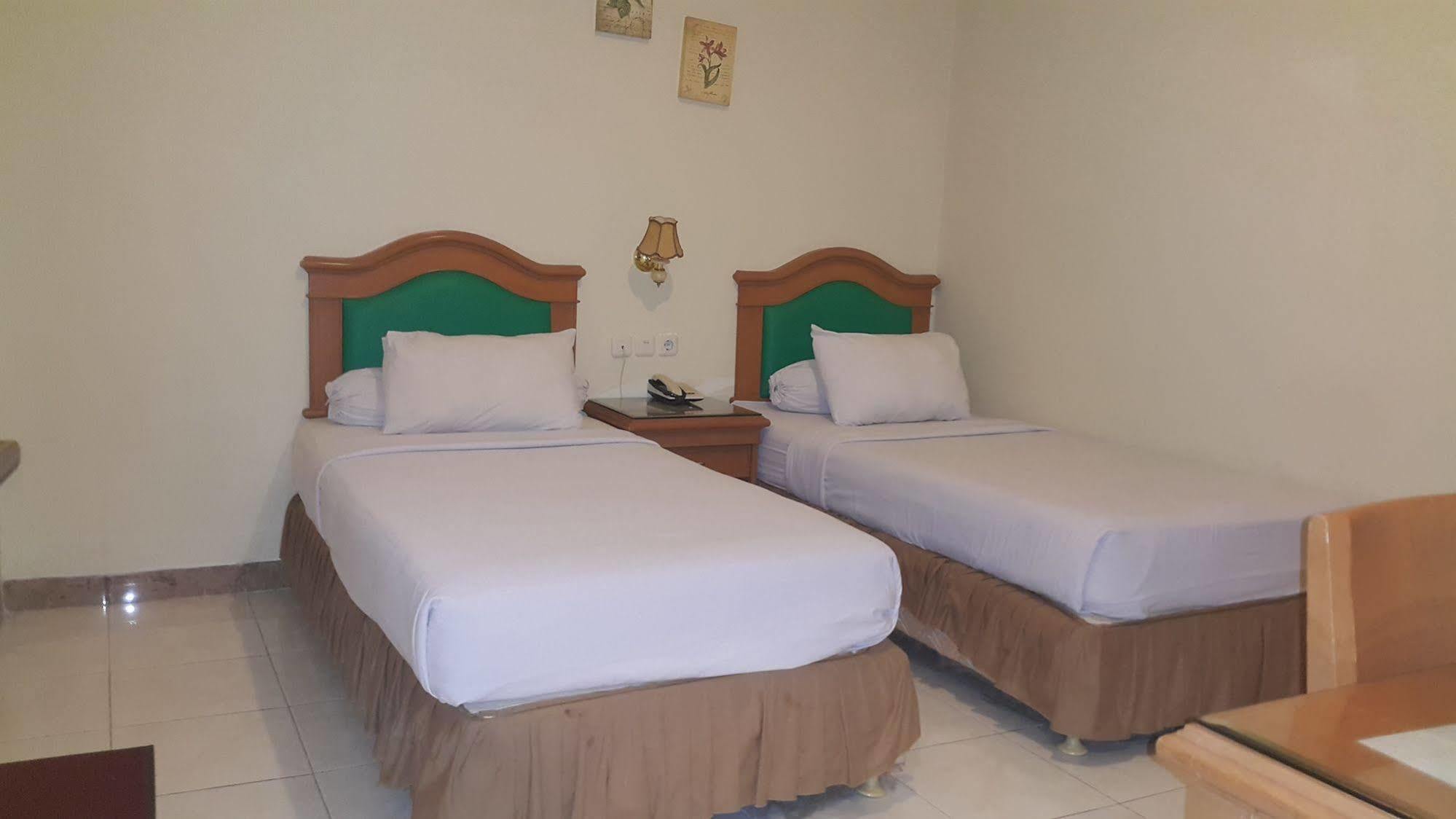 Hotel Maricaya Makassar Buitenkant foto