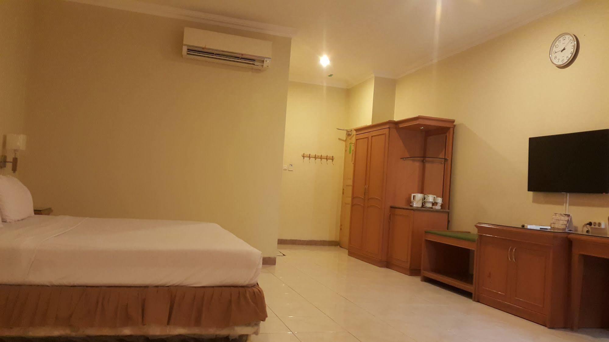 Hotel Maricaya Makassar Buitenkant foto